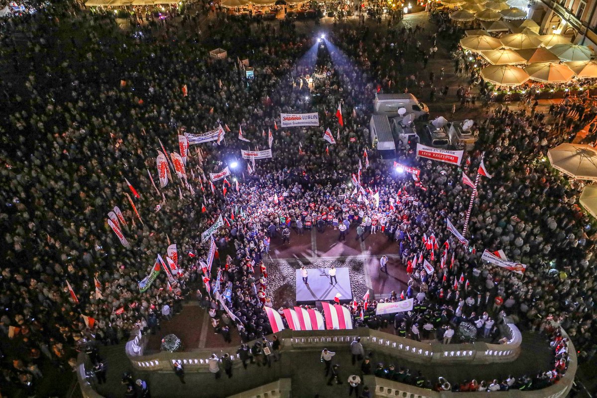 AndrzejDuda2020's tweet photo. #Zamość teraz! #DUDA2020 https://t.co/WvQ14GSupS