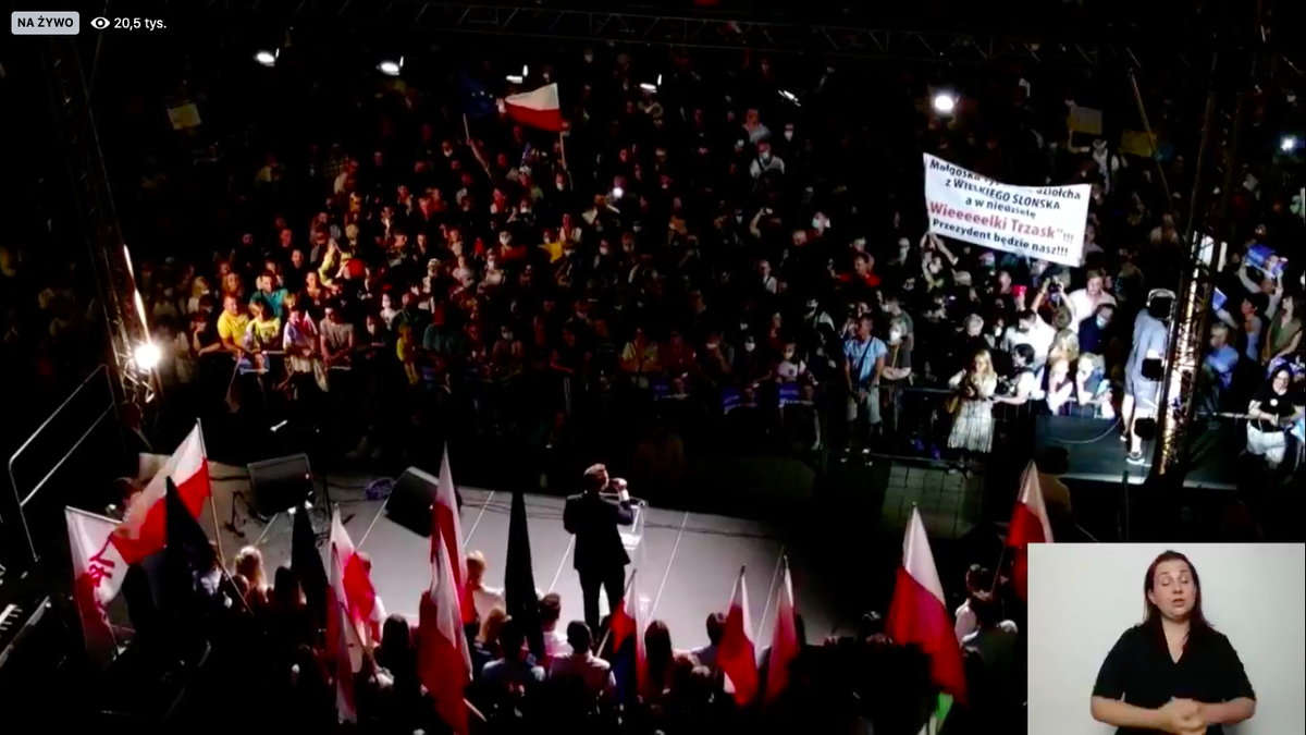 trzaskowski2020's tweet photo. Prezydent @trzaskowski_: My już wygraliśmy! Ta samoorganizacja społeczeństwa obywatelskiego przerosła wszystkich oczekiwania. Widzieliśmy te kolejki do zbierania podpisów. Czym bardziej ta władza próbuje nas ograniczać - tym jesteśmy silniejsi!

#Trzaskowski2020 📍 Rybnik ✌️ https://t.co/uG3SCcVBRg