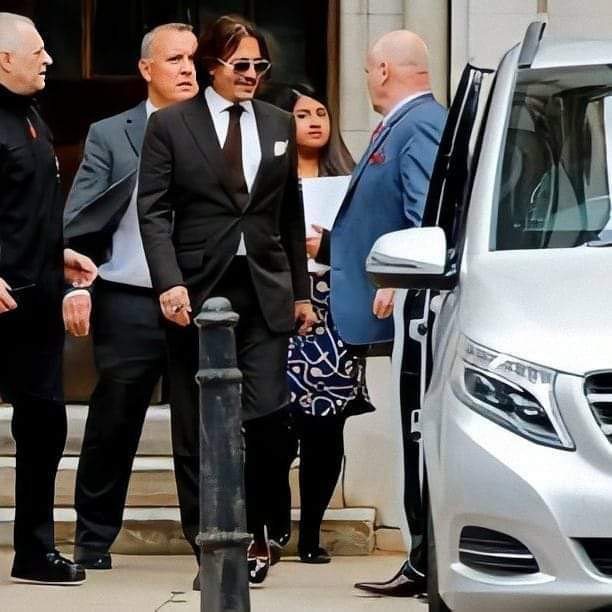 Stephan53745887's tweet photo. Final de la cuarta sesión de la corte se dice que el tribunal estaba a favor de Johnny como lo fue el día anterior, y los testigos testificaron a favor de Johnny. 🖤 https://t.co/04jtuyZeqC