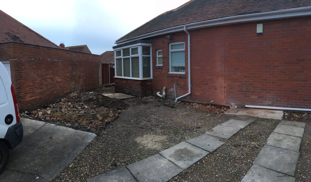 WearBuilders's tweet photo. Same house, different days. 
Getting closer to moving on. https://t.co/vONGoPidA0