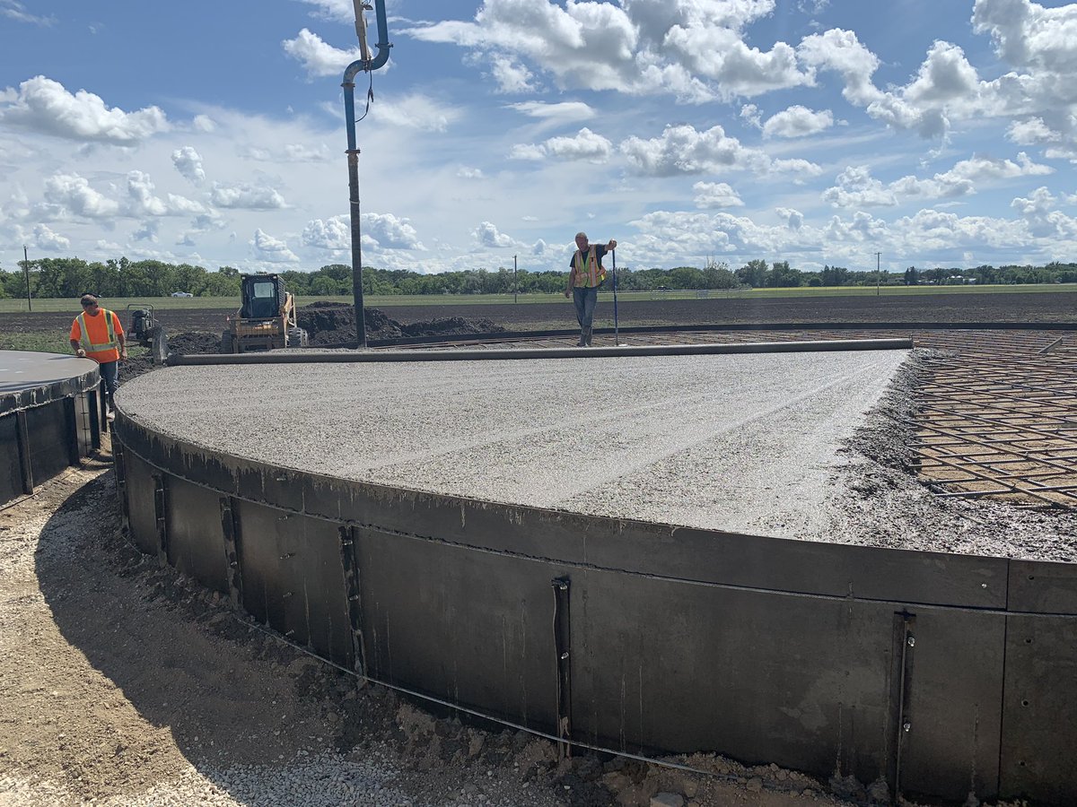 ValleyAgroServ's tweet photo. Concrete crew finishing off a nice site.
1-64โ , 4-52โ , 1-40โ. X 36โ high #valleyagro #pcconstruction #hensallcoop https://t.co/gKQaareKIZ