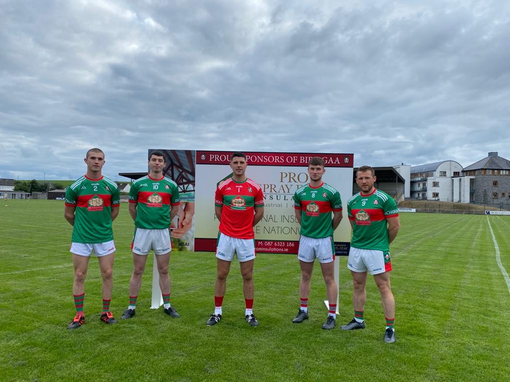 We are delighted to have <a href="/P_SprayFoams/">Pro Spray Foams</a> on board as the main sponsor of Birr GAA Club with Adrian Sheils kindly sponsoring a beautiful set of <a href="/ONeills1918/">O'Neills</a> jerseys for our hurlers.
Adrian is pictured with Dave Coffey and a host of our senior hurlers
Up the green and red! #biorraabú