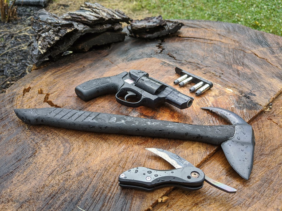 WingardWearable's tweet photo. Simple. Light. Accessible. #everydaycarry
#concealcarry
#knife
#frictionfolder
#fruitknife
#titanium
#g10
#tomahawk
#compact
#spontoon
#bronze
#hickory
#rainyday
#snubnose
#snubby
#lachataclub
#revolver
#38special
#bodyguard
#raindrops https://t.co/La1ppoz7D1
