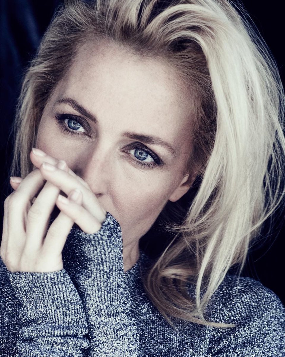 I think we can all agree that Gillian Anderson by Jenny Hands (2016)