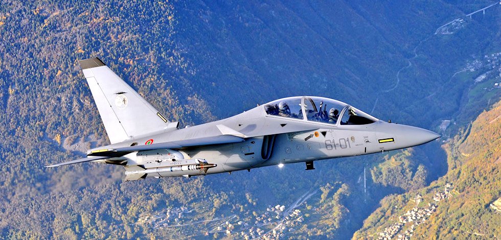 FlMichele69's tweet photo. #ItalianAirForce🇮🇹 is also #LeonardoM346🇮🇹🔝#61Wing🦅
Role:
Advanced/Lead-in Fighter Trainer
Light attack (3.000kg🚀💣)
2020 🛩 22 #M346A
other users:Pol🇵🇱Isr🇮🇱Sin🇸🇬Aze🇦🇿
@ItalianAirForce @TrevClark1958 @Chopsyturvey @1978_facundo @chinofau @abdulmoiz1990 @Willy_Egy @Adalbertus80 https://t.co/WuQtlyGjDV