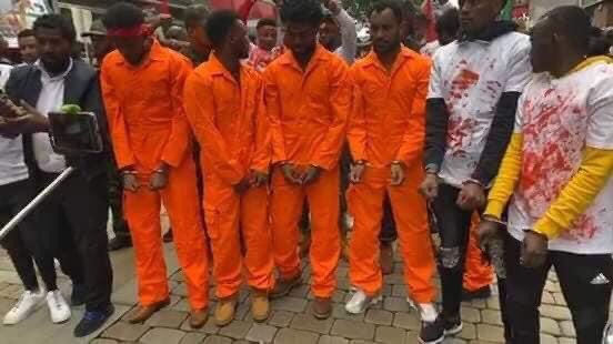 Chala71725234's tweet photo. Karaa sobaa hin darbaan!
#Tilaye vs Tilahun
#yaami vs waami!
#nojusticeinEthiopia
#Adenechmustgo
#Abiymustgo
#JusticeforHaacaaluu
#Freepoliticalprisioners https://t.co/uz46XqlrVk