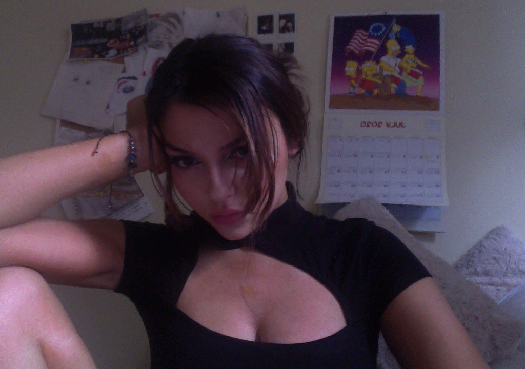 stahhpkelli's tweet photo. femme fatale https://t.co/PMkb2gpum2