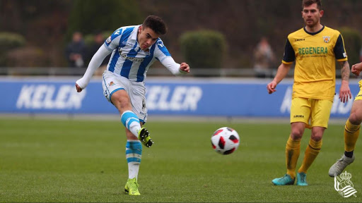 Only days after making his first team debut Barrenetxea got his debut for Real Sociedad's B-team, Sanse, and scored a golazo. In five months he had played for six teams. At the end of the season he had played 8 matches for Sanse, and 9 (including 5 starts) for the first team.