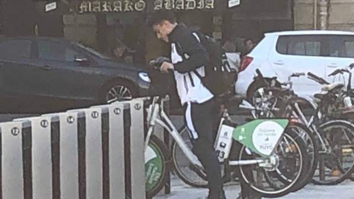 Barrenetxea's first goal for the first team came against Real Madrid at the age of 17 years and 136 day he became the youngest goalscorer in the history of the club, as La Real won 3-1Too young to have a driver license he then took the bike home from the stadium (as always)