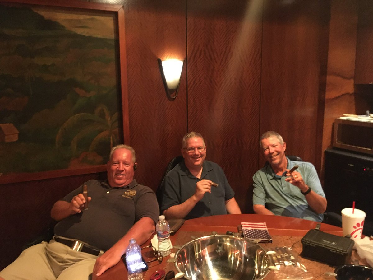In Scottsdale just under 24 hours. Time in the DC then a good little herf with  @CigarChairman and  @CalvinThomps99 last night...