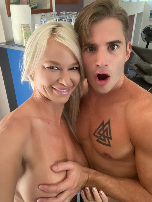 First day back to work... and it was with one of my favorite guys @Nathan_Bronson 💕 https://t.co/Ozg