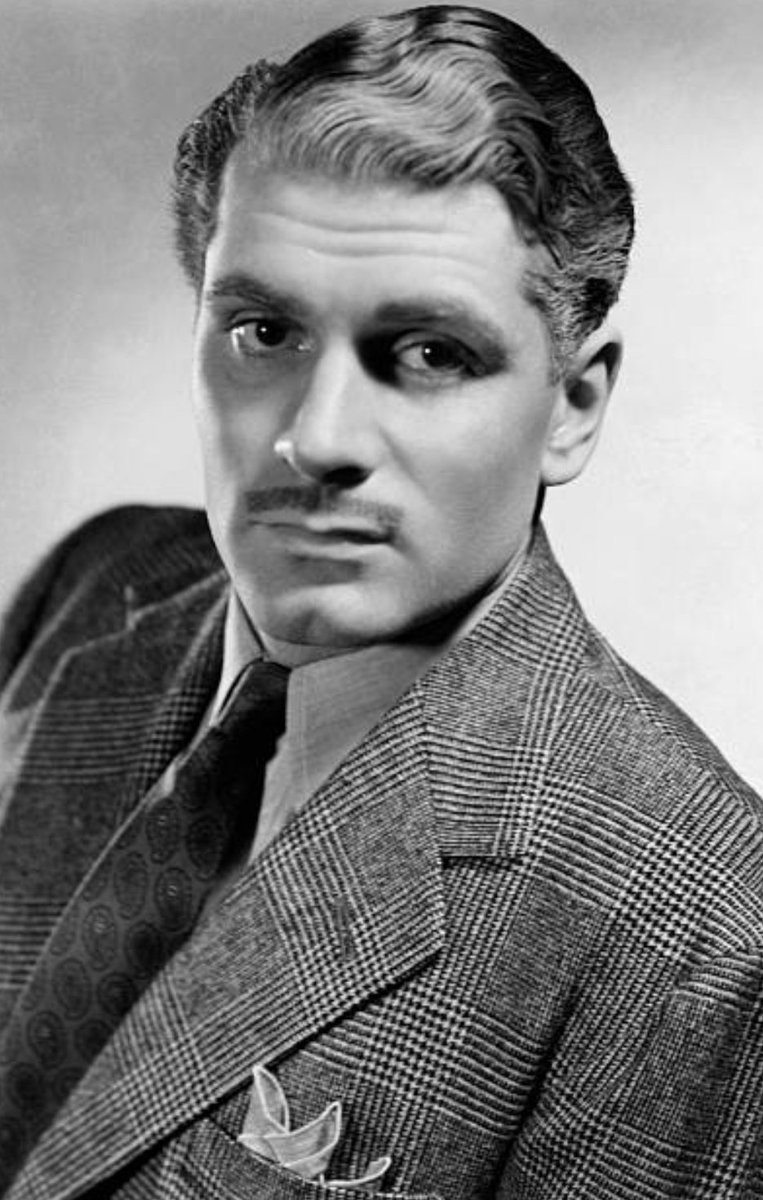 A los diez años encarnó a Brutus en una representación de Julio César.Ingresó en Oxford, pero al poco tiempo dejó la Universidad para estudiar con Elsie Fogerty, fundador de la Escuela Central de Dicción y Drama de Londres.