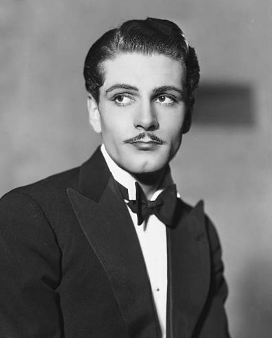 A finales de los años veinte debutó como actor de teatro y, en relativamente poco tiempo, llegó a convertirse en estrella del famoso Old Vic, y en una de las figuras más famosas del teatro británico.Después de llegar a Broadway, dio sus primeros pasos cinematográficos en