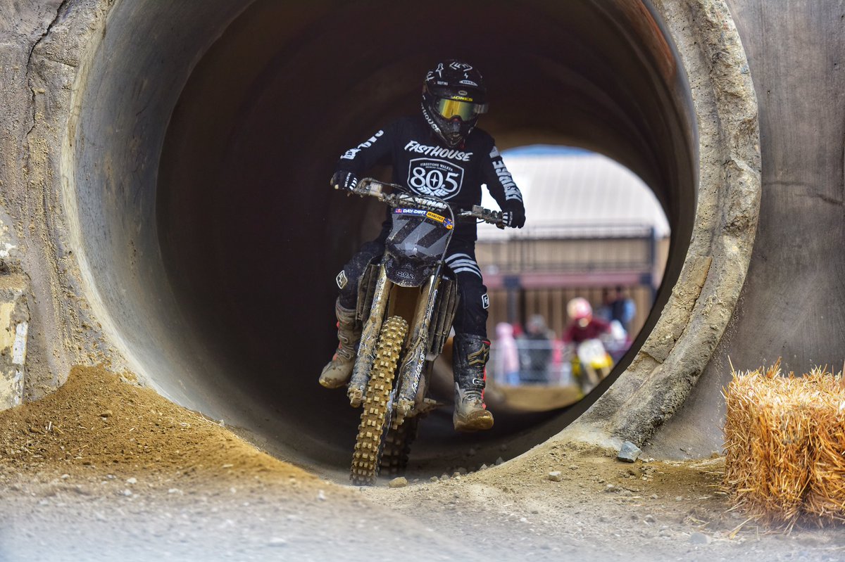 CodyJonesMusic's tweet photo. finally found that light at the end of the tunnel 😎 #speedandstyle #weracesometimes #fasthouse #bandofmisfits #glenhelen https://t.co/JwkFOhU8ls