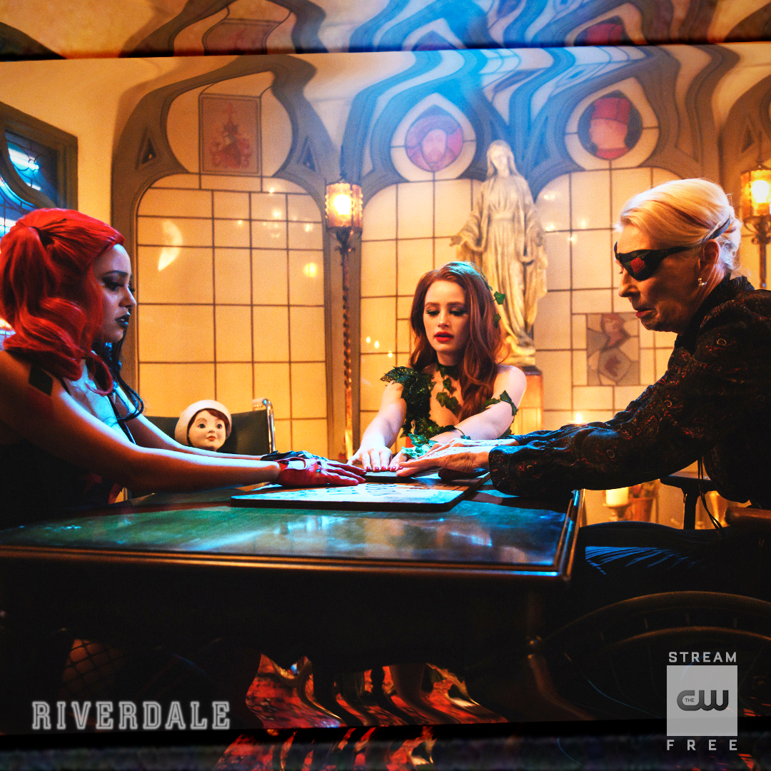 CW_Riverdale's tweet photo. Evening entertainment at the Blossom household. Stream free: https://t.co/LWIRBSp7Ue #Riverdale https://t.co/SHXUl2MQei