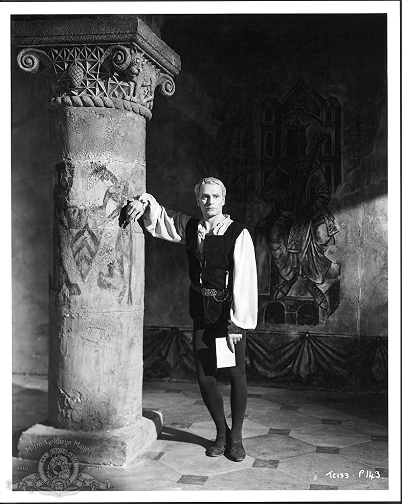 Continuó con "Hamlet" (1948).La película obtuvo un total de cuatro Óscar: Mejor película (la primera película británica en alcanzar dicho galardón), Actor, Decorado y Vestuario.En 1956 llevó a cabo la última de sus adaptaciones shakesperianas, "Ricardo III".