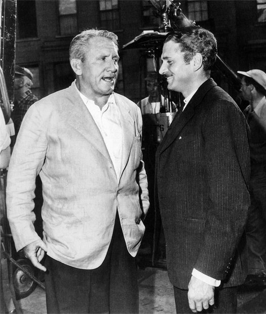 Laurence Olivier ha sido uno de los actores más importantes del siglo XX, tanto en Teatro como en Cine .Como ejemplo de ello puede servir lo que de él dijo otro grande del arte dramático, el actor Spencer Tracy:"El mejor actor de cine de todos los tiempos".