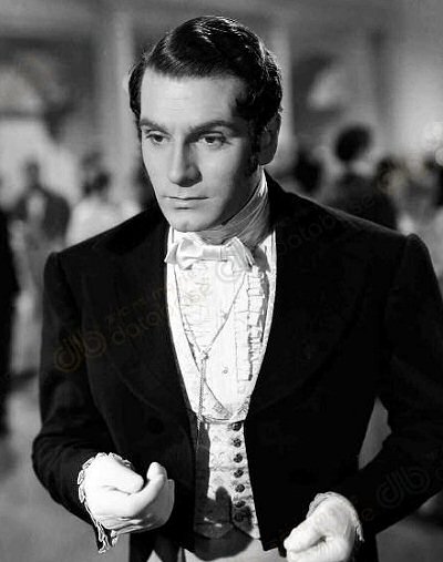 Kenneth Tynan dejó escrito:"Entre una buena actuación y otra memorable existe un abismo, que sólo pueden salvar intérpretes de enorme altura. Olivier es uno de ellos".