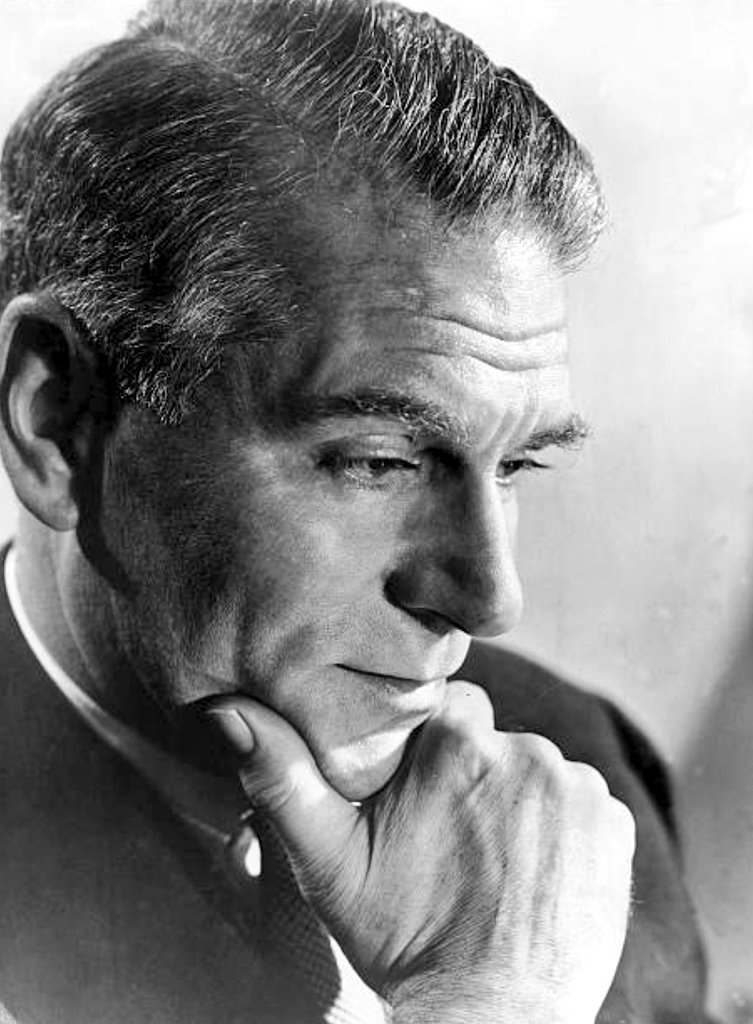 "El oficio del drama es exprimir las emociones humanas.El propósito de la comedia es hacer cosquillas a esas emociones, dando un alivio ligero.La Tragedia sirve para herir las emociones y aliviarlas con lágrimas.La repugnancia y el terror son los otros rumbos de la brújula.