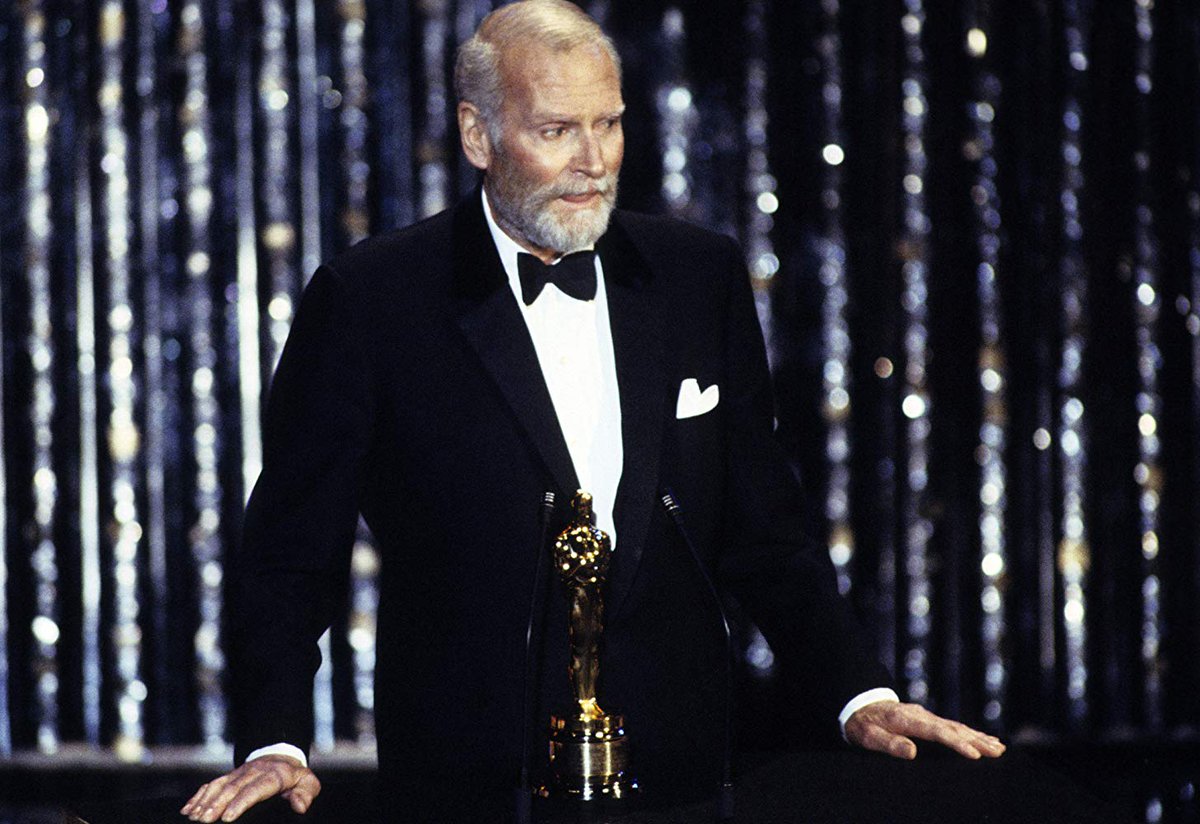 Por su trabajo en el cine, Olivier recibió 4 premios de la Academia:-Un Premio honorífico para "Enrique V" (1947).-Un premio al Mejor actor y otro como productor para "Hamlet" (1948).-Un segundo Premio Honorífico en 1979.