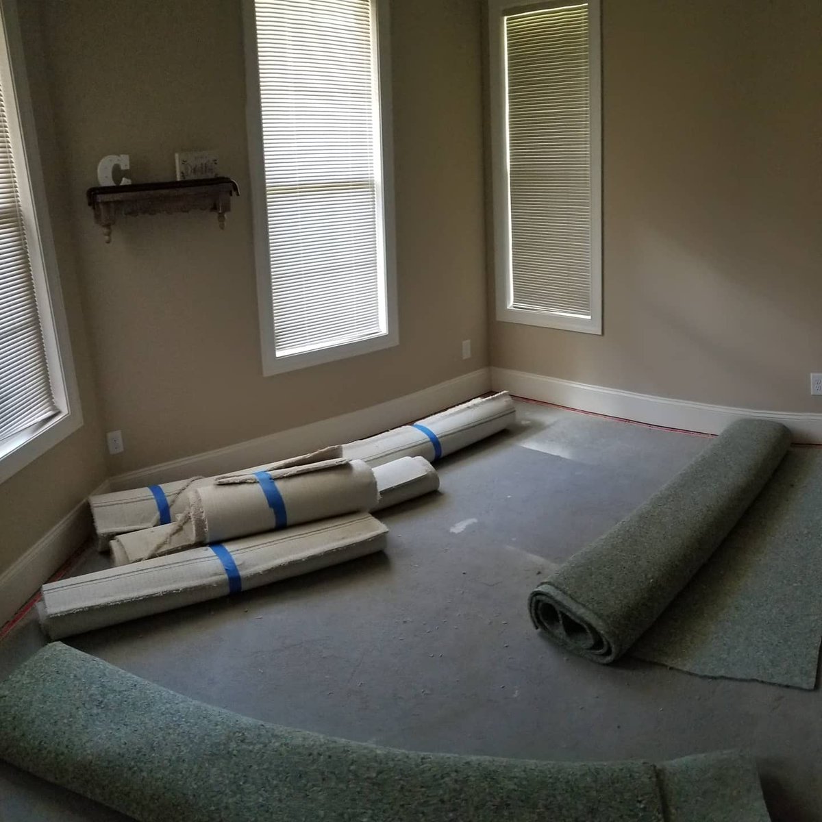 OnPointPMC's tweet image. Carpet and padding have been removed and loaded for the dump.. Vacuuming the slab and installation of the new pad/carpet is on the schedule for next week... 
.
#carpetinstallation #carpet #homerepairs #homeimprovement #makeitright #doitright