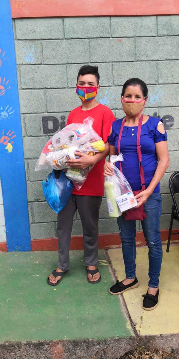 FUNADEH_GENESIS's tweet photo. #ComunidadUnida Gracias al apoyo de @UnitedWayHnd
#hoy se hizo entrega de 150 bolsas con alimentos beneficiando a la #Comunidad #CDAJ Nueva Capital.
#UnitedWayTegucigalpa https://t.co/HCm9TR0Zhd