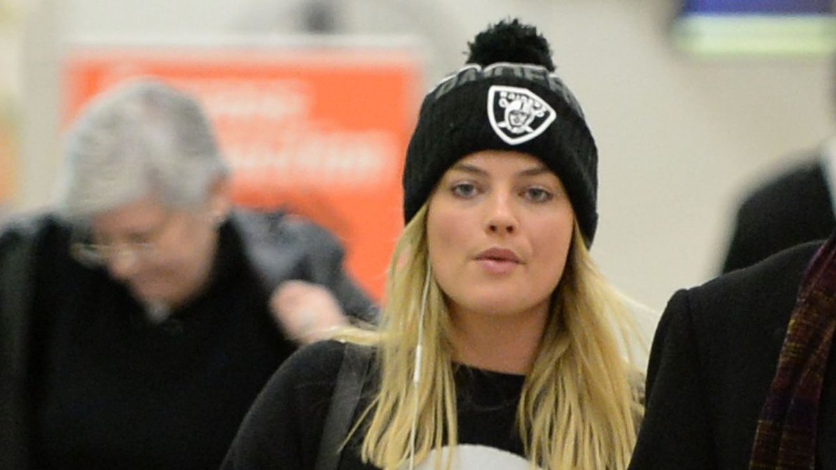 LosRaidersInfo's tweet photo. Margot Robbie es trending topic y yo sólo pienso en esto. 

#LosRaiders 
#Raiders 
#RaiderNation https://t.co/vbOqYmoEKw