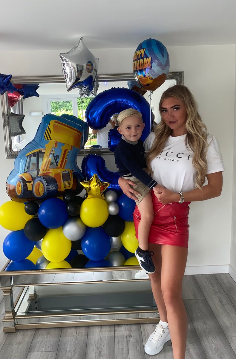 StoneCamppbell's tweet photo. My little 3 year old 🥺 most people have written 2020 off but for me it’s been one the best years of my life so far, the start of our next chapter 💖💙🏡 https://t.co/ZxQRBmcPC2