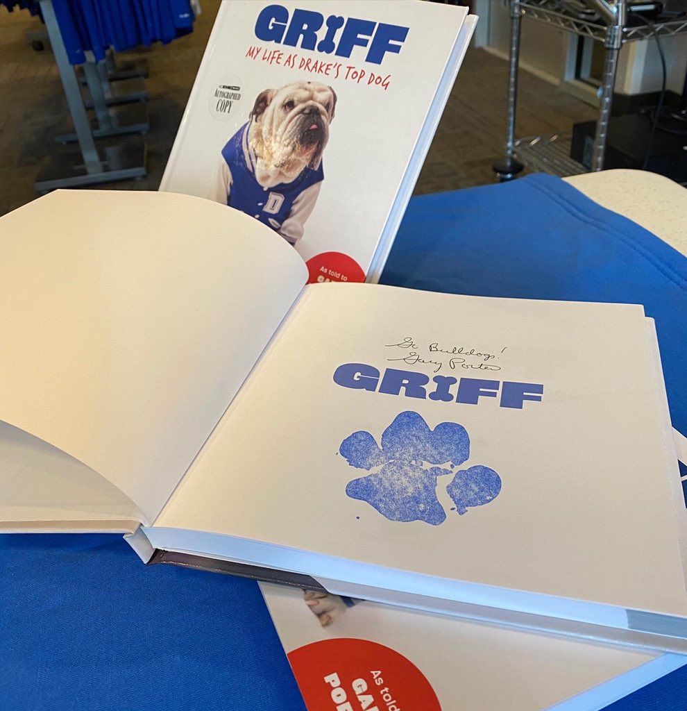 DrakeUGriff's tweet photo. The OG went back2work today!I offered to tag along. You know,to be his caddy. He signed some📚w/the author of his memoir at the @drakeuniversity bookstore. If you buy there,it’ll be signed-BY THE OG! (Note #GriffSocks now in stock!) #OriginalGriff #ForeverOurDog @DrakeUniversity https://t.co/n6bElPKhd4