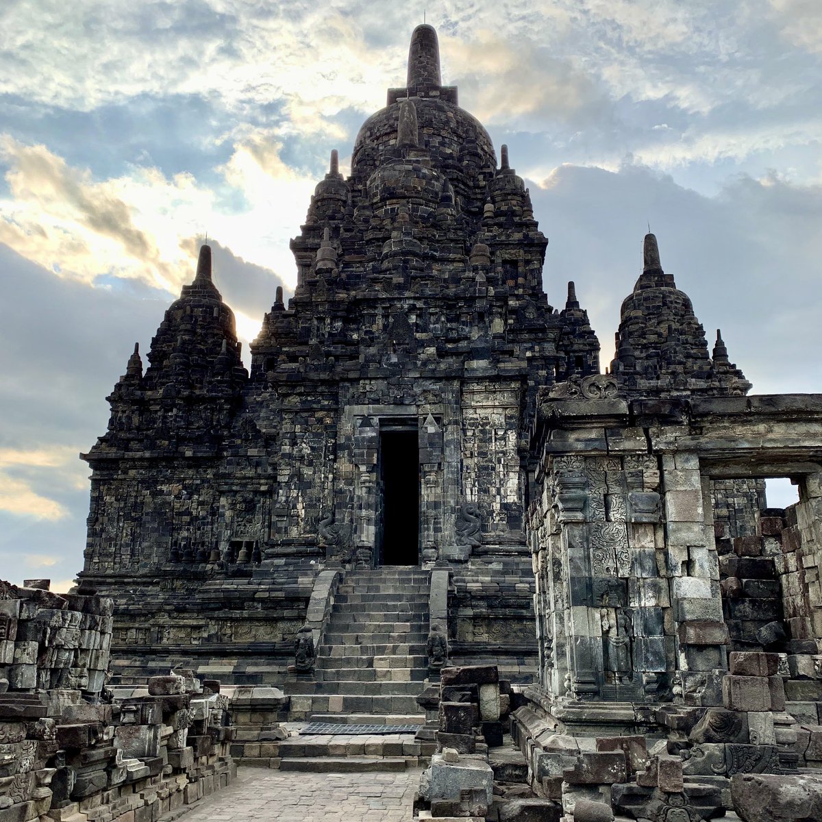 The #PrambananTemple Compound is located just outside #Yogyakarta, #Indonesia. It’s a mixture of ancient Hindu and Buddhist #temples from between the 8th and 9th centuries. One of the best sunsets I ever saw.

#travelphotography #travelindonesia #travel