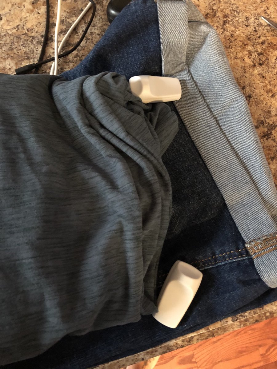 batfam22's tweet photo. Thanks @OldNavyCA ..... completely defeats the purpose of ordering online so that I don’t have to go into the store 🙄 #wtfisthis #superannoyed #oldnavyfail #onlineshopping https://t.co/HOpbzyLwEV