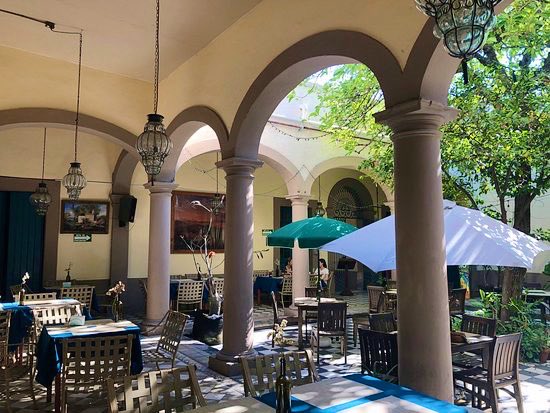 GPH0302's tweet photo. Gente de GDL! Los quiero invitar a conocer el restaurante de mi abuela “El Mesón de San Diego” ubicado en Garibaldi 580. Un lugar perfecto para salir de la rutina. Toda la comida bajo receta tradicional para honrar a nuestra gastronomía 🇲🇽
Ayúdenme con un rt para darlo a conocer! https://t.co/FkCj3Miitl