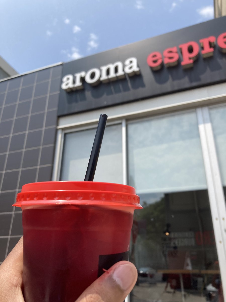 I stopped by Aroma Espresso Bar (Yonge/St. Clair) for a refreshing iced berry lemonade. Very nice on a hot day.  #bikesloveyonge  #bikefridays  #buylocalbikelocal  @CycleYonge  @YongeStClair