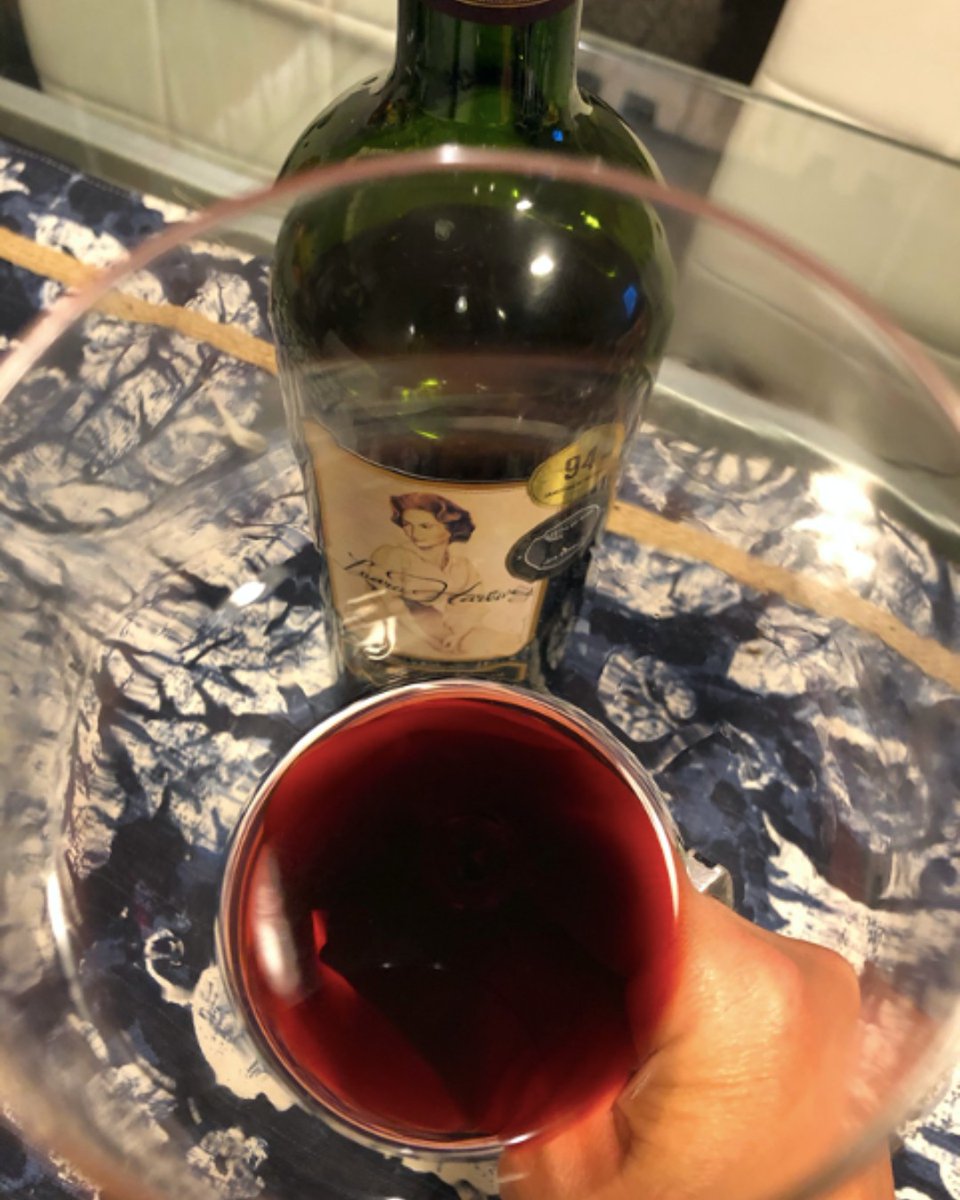 Coinciden conmigo #winelovers? No hay nada como una buena botella de vino 🍷. 

Obtén las tuyas directamente en nuestra nueva página web 👉laurahartwig.cl/tienda/ y con despacho a la puerta de tu casa en todo Chile!

#laurahartwig #wine #vinotinto #morewine #vinochileno #vino