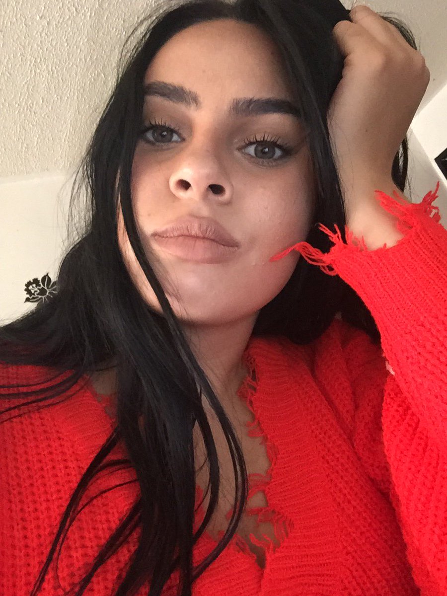 _marianaaaaaaar's tweet photo. Buenas tardes, casi noche 🍃 https://t.co/b4cozV6BYl