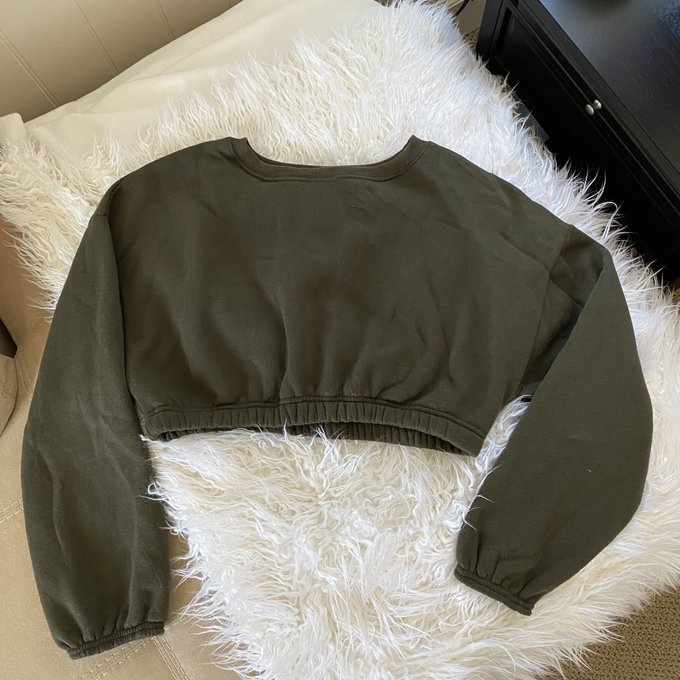 Posted all $5 items on my Poshmark✨ https://t.co/U1XYBMIQUX https://t.co/TPsSgBCCAa