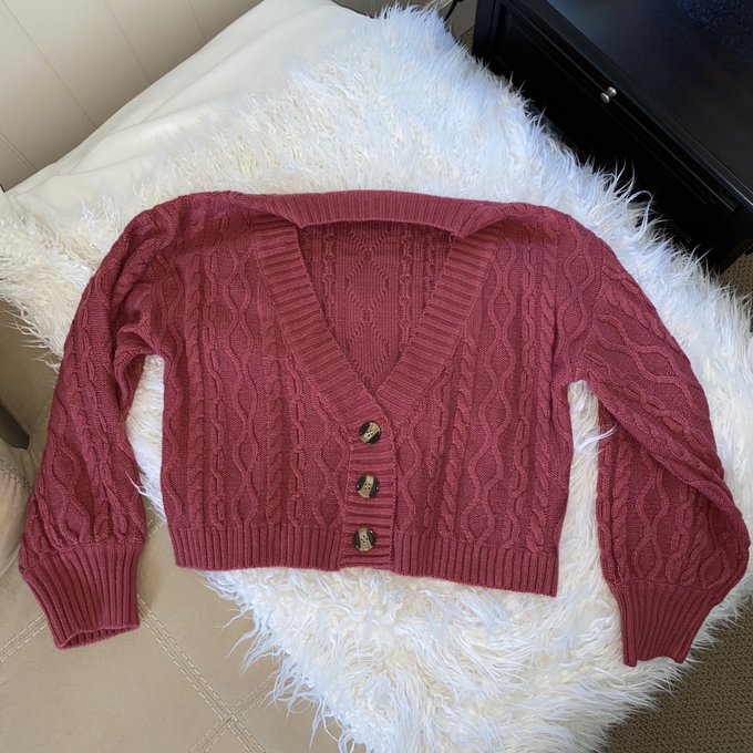 Posted all $5 items on my Poshmark✨ https://t.co/U1XYBMIQUX https://t.co/TPsSgBCCAa