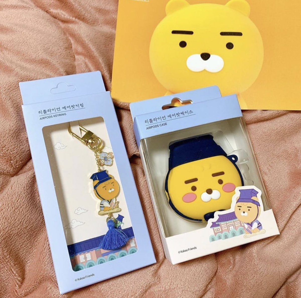 lightly_store's tweet photo. Kakao Friends #JeonjuCollection 🇰🇷สินค้าพิเศษ🍁
💜พร้อมส่ง💜
AirPods Case 〜 850 บาท ☆彡
Keychain ~ 890 บาท ☆彡
สนใจสอบถามเพิ่มเติมได้ค่ะ
🐥Instagram : @lightly_store_gift
✔️รับประกันของแท้ 💯%
#ของสะสม #พรีเกาหลี #น่ารัก #พรีkakao https://t.co/Z0hirY3qJS by 5reason_23 https://t.co/jULwoKsoQZ
