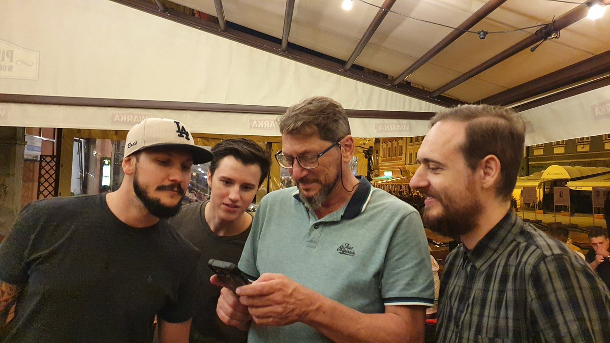 Baraodewroclaw's tweet photo. Ensinando a nova geração... #BayYanlis #fake_encounter #barao60 #seconsagra https://t.co/v6HBxqsOxB