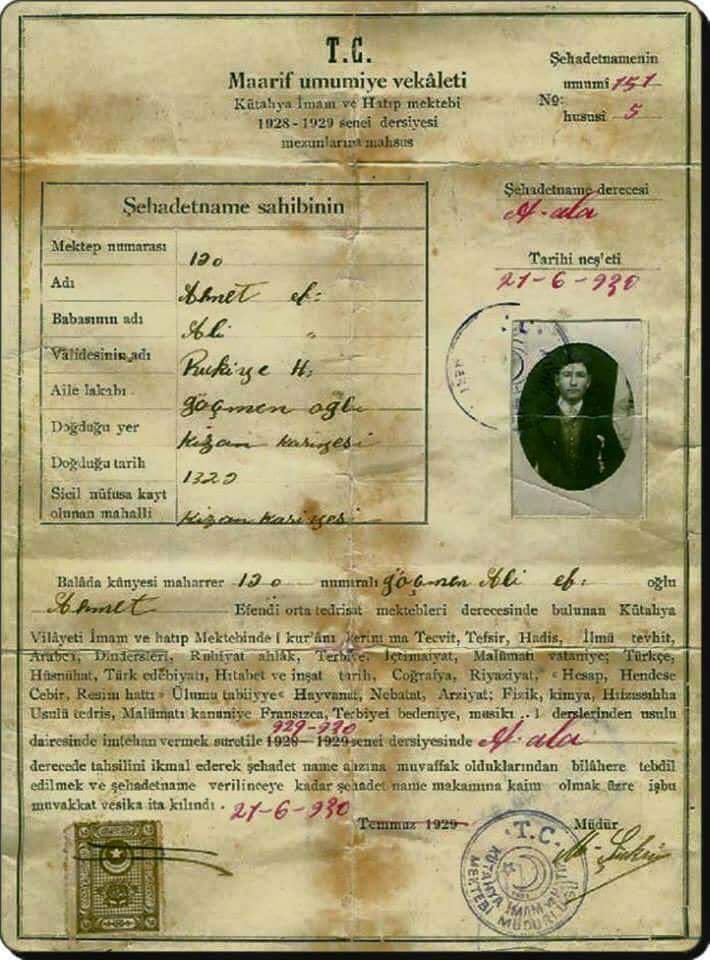 2- J'ai donc voulu une introduction à part afin de mieux appréhender le sujet. Pour introduire le sujet, j’aimerai porter votre attention sur le document ci-dessous : c’est un diplôme de lycée Imam Hatip obtenu en 1930 par un certain Ahmet Göçmenoğlu.