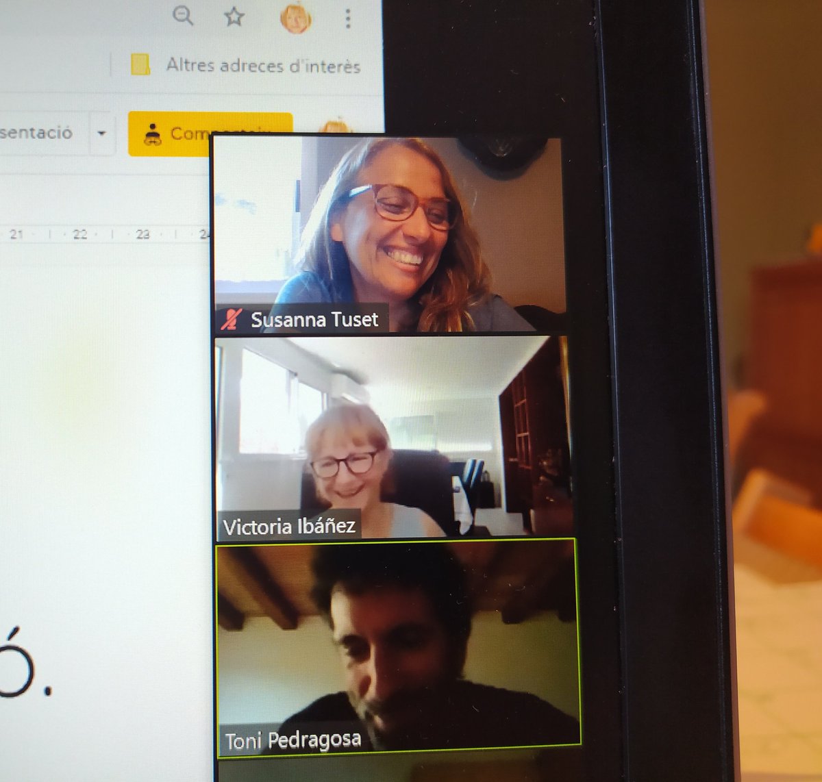 SusannaTuset's tweet photo. Juliol temps de #55EE @RosaSensat
@Vibanez60 @tpedr heu aconseguit que donessin el millor de cada un de nosaltres com a persones i docents! Intenses reflexions i emocions. Tinc la motxilla plena: mentalitat de creixement, compartir significats, l'error com a palanca d'apren... https://t.co/VH1SlrXyxm