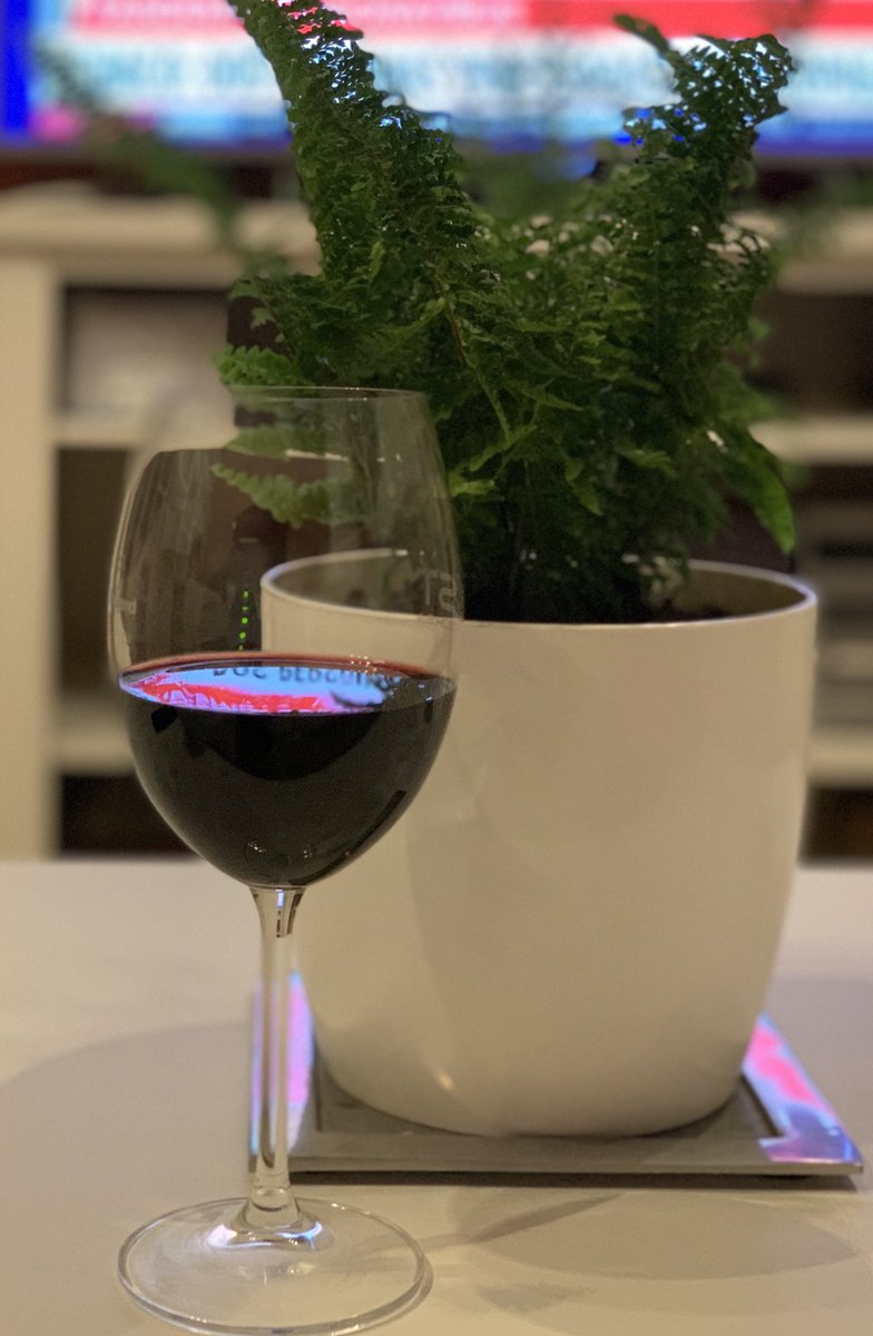mariesolamente's tweet photo. No se que voy a cocinar, pero tengo muy claro lo que voy a tomar #HeyMalbec https://t.co/Wf2v3w1rjY