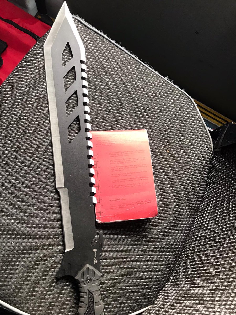 @MPSQueensPark and @MPSWillesden have assisted @MPSKensalGreen with the arrest of one male for possession of this very nasty weapon following a short foot chase. We take a zero tolerance approach for carrying weapons. There is no exscuse. #spaceforone