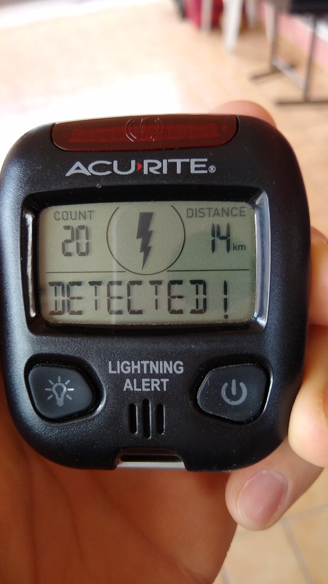 JulioARuiz22's tweet photo. 20 rayos contados y ahora a 14 kilómetros de la Colonia Puesta del Sol en #LaPazBCS https://t.co/fbbgiseMl5
