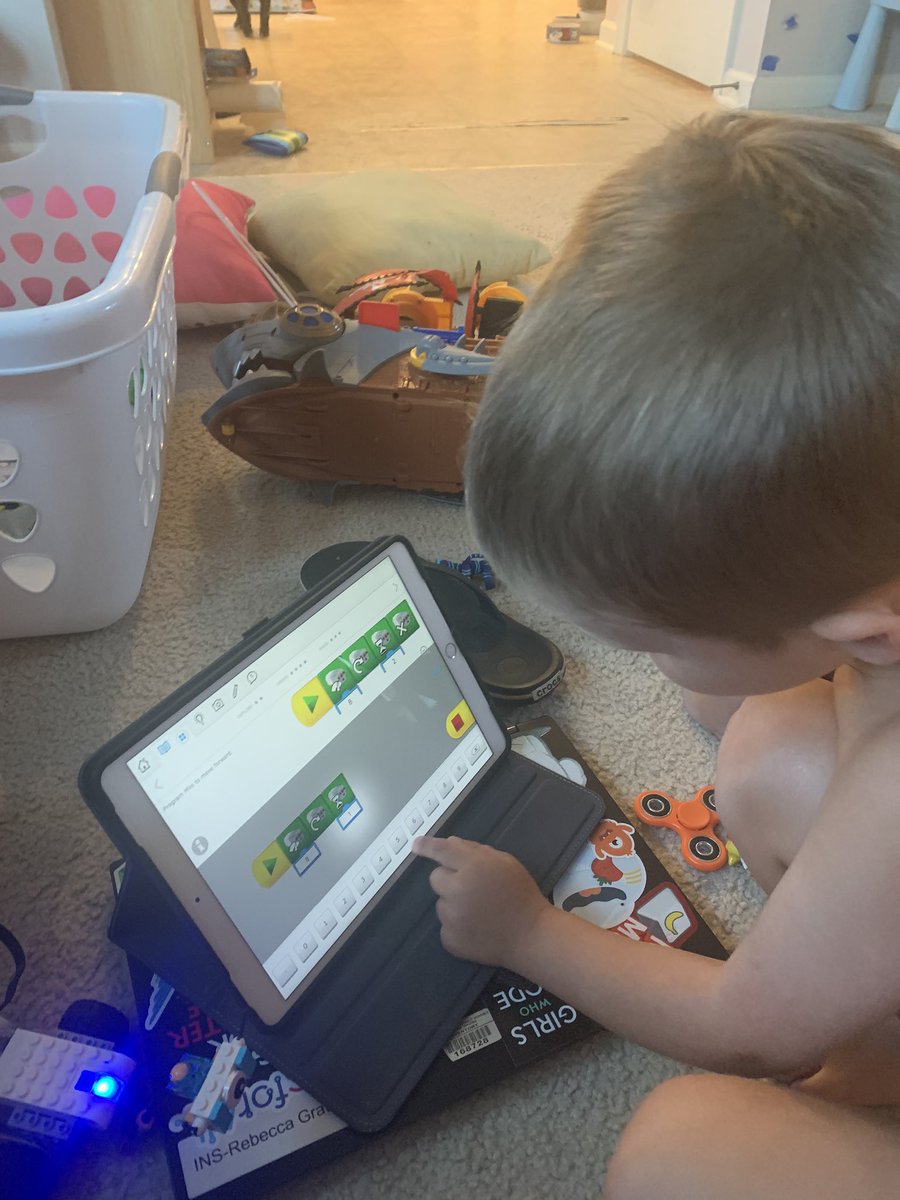 regratz87's tweet image. Brushing up on my LEGO coding tonight with my 4 and 5 year old, practicing &amp;lt;,&amp;gt;,= with speed. @LEGO_Education @csforlcps #WeDo #blockcode ❤️