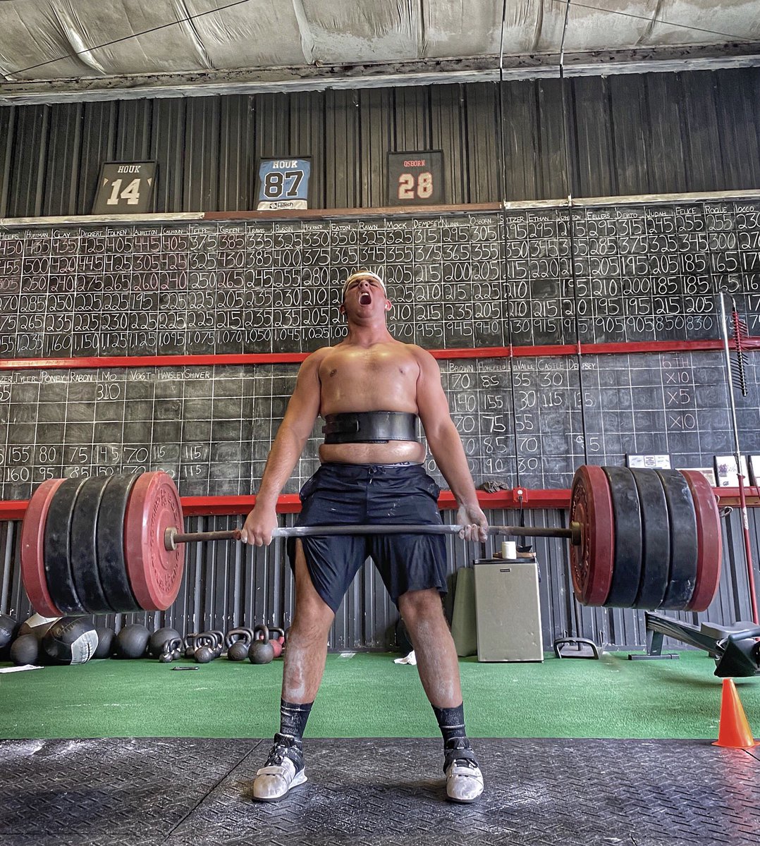 At 6’0” 250lbs <a href="/ZachClay8/">Zach Clay</a> is an absolute BEAST 💪🏼

500lbs Deadlift❗️

⛓ELITE⛓ total: 1,175 🇺🇸

#smallgymbigresults #weareelite 
#deadlift <a href="/NewsomeWolvesFB/">NewsomeWolvesFootball</a>