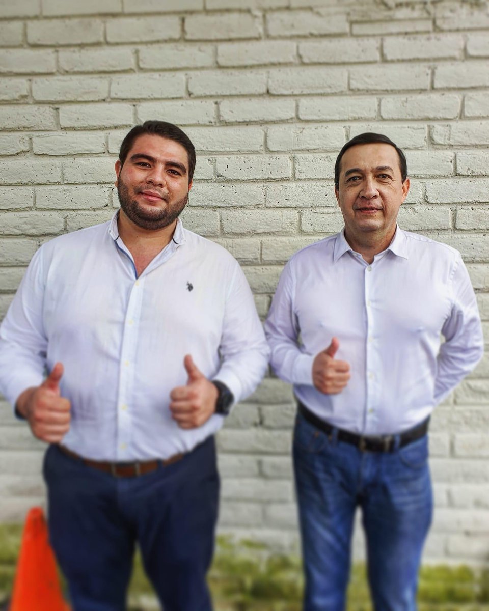 HLVS2310's tweet photo. He aquí la renovación de @ARENAOFICIAL con ustedes #Pendejin alias @CRAMSV y #Pendejon el dúo dinámico. https://t.co/b7ODEByDvU
