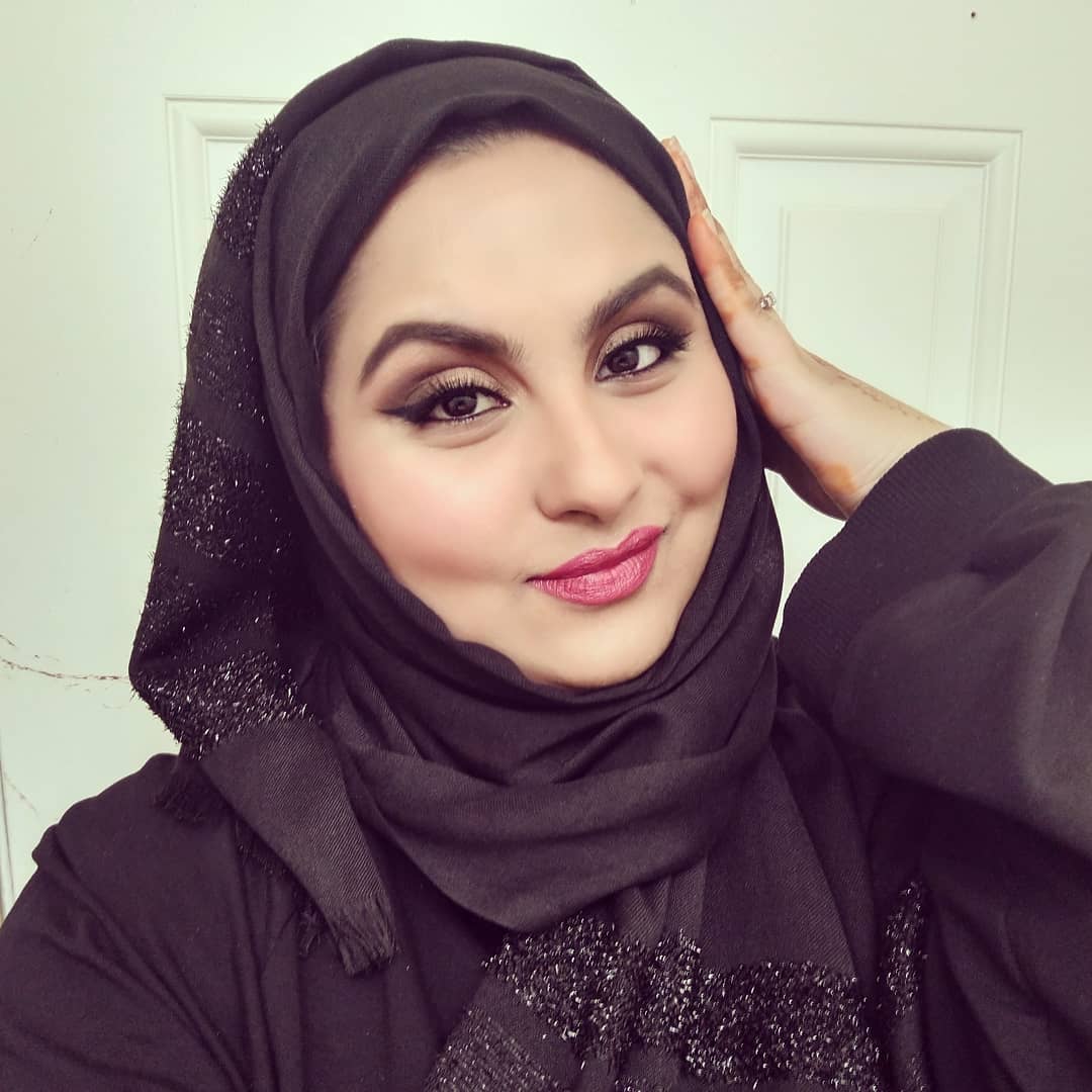 Joah_beauty's tweet photo. @nahultri is ready for her close-up 😍😍 wearing our Color Squad Cream Lipstick in ‘Squad Goals’! Drop a 💕 below if you’re loving this glam. 
.
.
.
#joahbeauty #lipstick #squadgoals #ColorSquad #creamlipstick #cvsbeauty https://t.co/gsyi5LJWhU