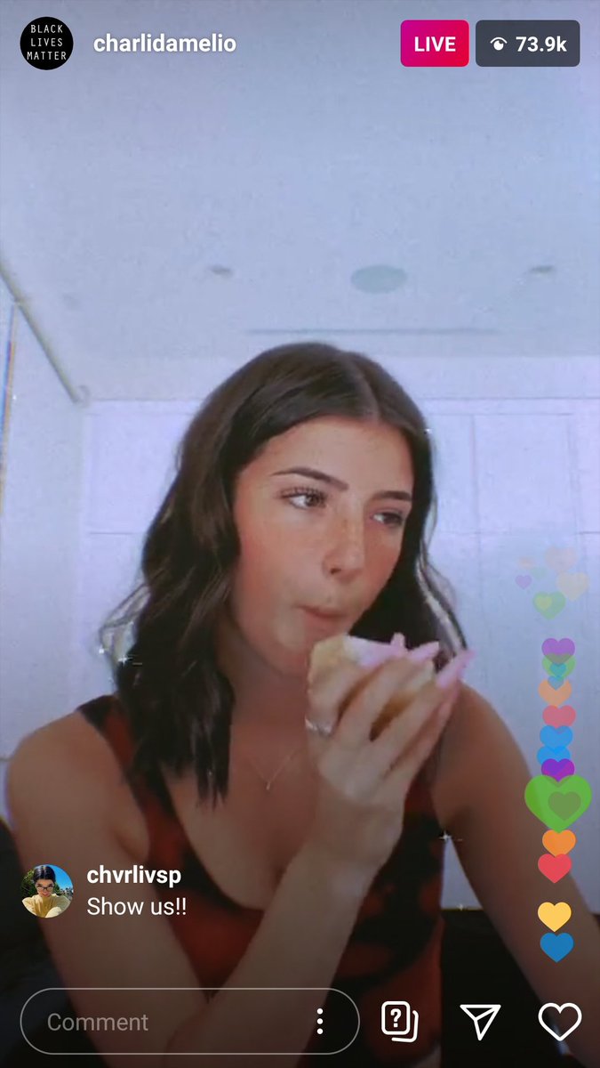 Kaylee39250152's tweet photo. Charli: eating bread and reacting to edits. 
Charli: this is so good.
Me: not knowing if the bread is good or the edit
@charlidamelio https://t.co/qQmxC6kmQo