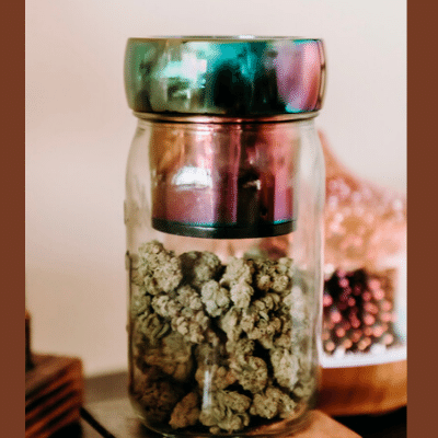 SmartLids's tweet photo. Choose a jar that’s approximate to the size of the stash you are stashing. Too much air will cause your cannabis to degrade faster; too little air can cause issues with humidity and mold. “Dank weed” should not actually smell like a dank basement. #smartlids https://t.co/iJEHLMnV4N